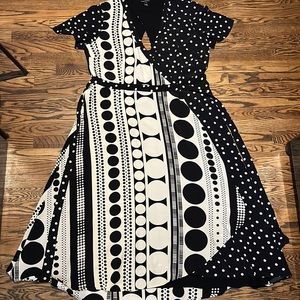 Gorgeous black and white shirt sleeve wrap dress